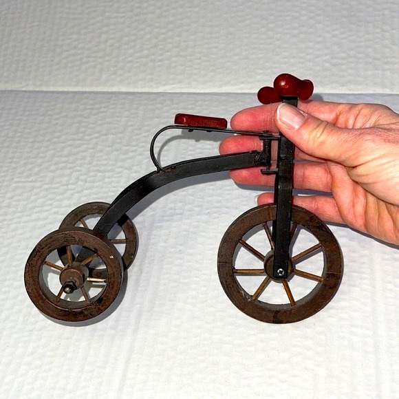 Rustic Tricycle Decor - Picture 2 of 5